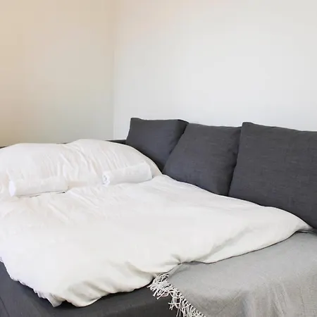 Bright On The Outskirts Of Paris Apartamento *