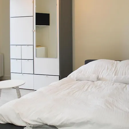 Bright On The Outskirts Of Paris Apartamento Clichy